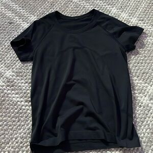 Lululemon black swiflty top size 6